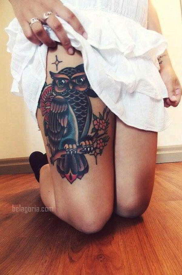 imagen de una mujer sexy con tatuaje en el muslo