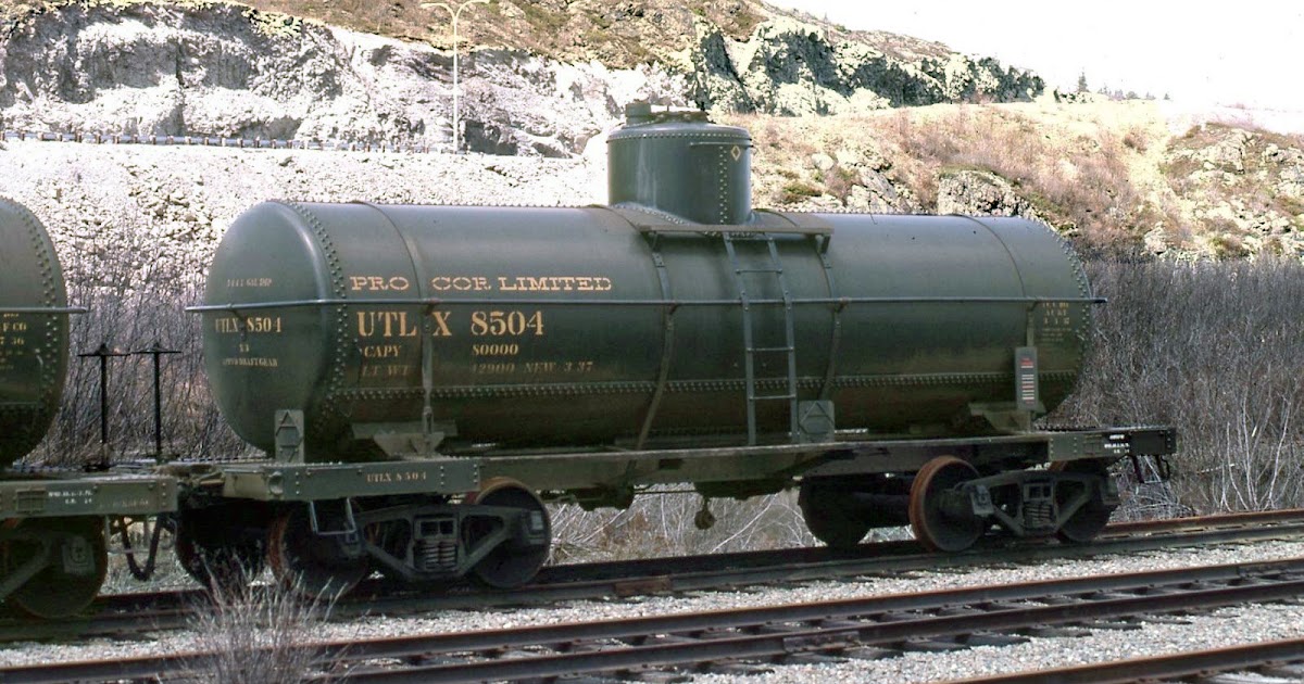 transpress nz old style tank car of Procor