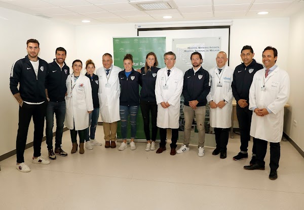 El Málaga CF visita el Hospital Materno Infantil