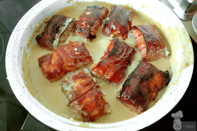 Rollitos de pollo rellenos de setas con bacon 