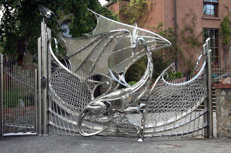 Creative Pixar: Dragon gate of Harlech House, Dublin, Ireland