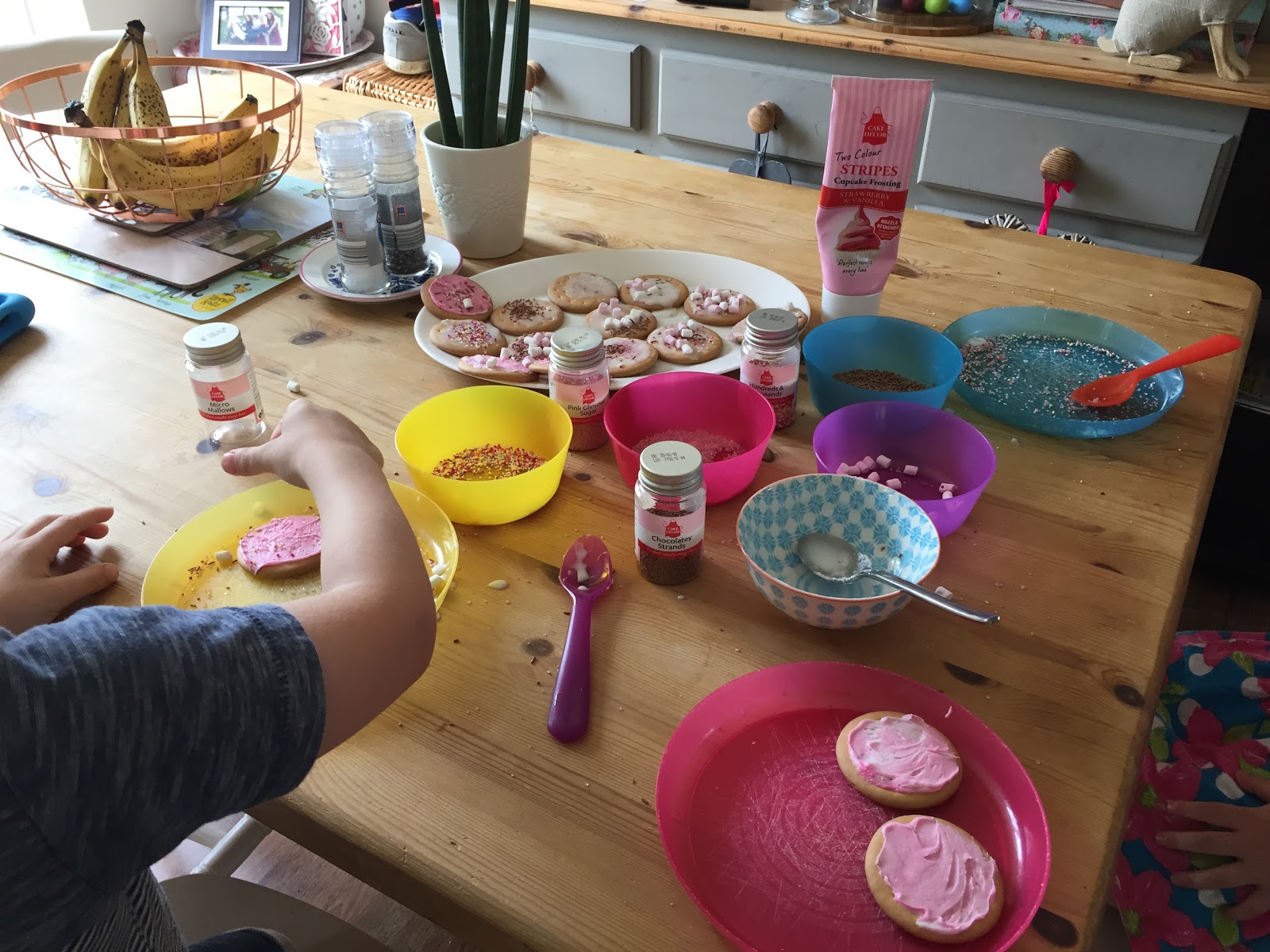 Mrs Bakes and Banter Stripe Cupcakes & Decorating Biscuits