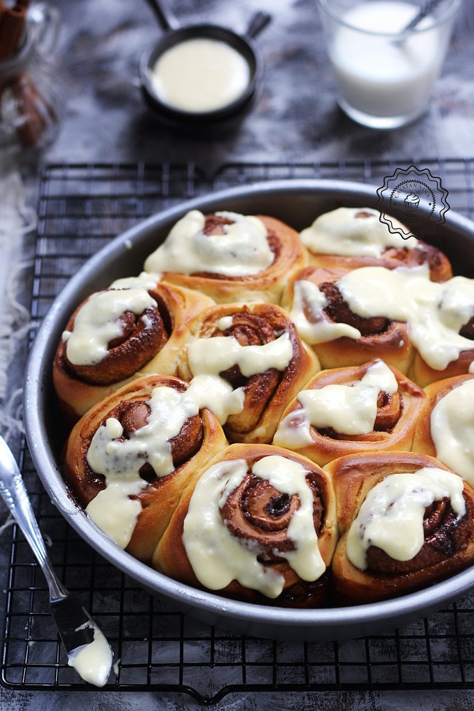 CINNAMON ROLL WITH CREAM CHEESE FROSTING CatatanNina
