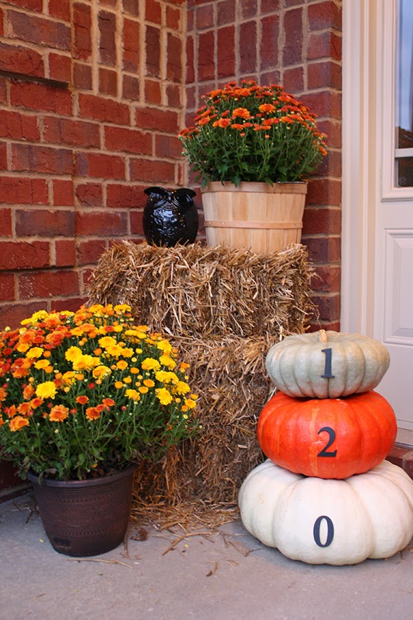 25 Fall & Halloween Front Porch Decorating Ideas | A Glimpse Inside