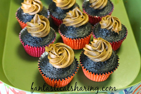 Dark Chocolate Cupcakes with Root Beer Buttercream Frosting | Rich, moist cupcakes with dark chocolate and coffee paired with fluffy root beer buttercream - YUM! #chocolate #rootbeer #dessert #cupcakes #recipe