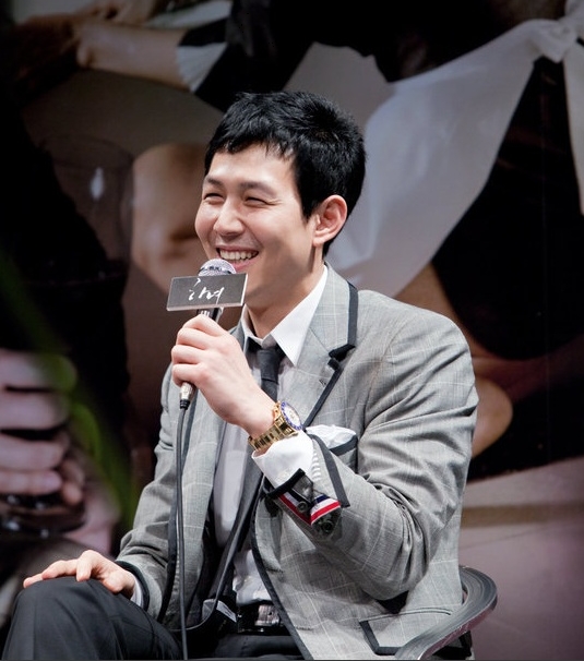 웃을 때 소년같이 웃는 이정재 .jpg | 인스티즈