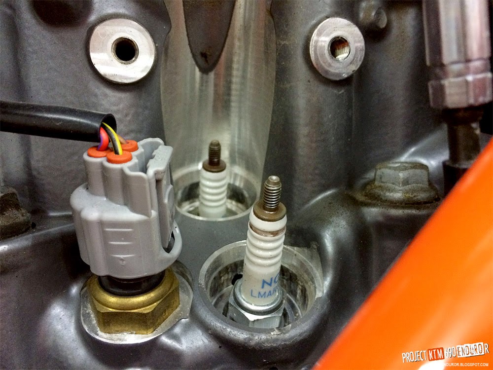 project KTM 690 Enduro R Removing KTM 690 Enduro R spark plugs