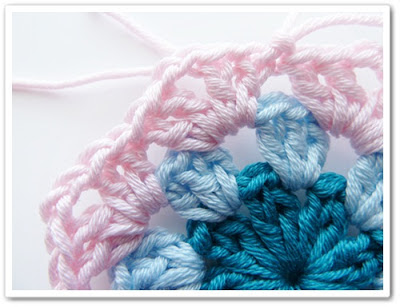 Como fazer flores para aplicação em colcha de crochê- quadrados ou square flor africana