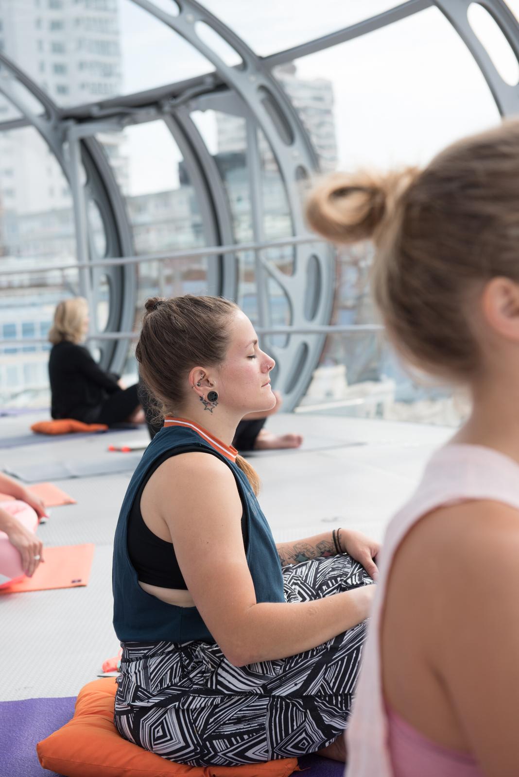 Yoga in the sky i360 Brighton - this girl can Tess Agnew fitness blogger Yoga in the sky i360 Brighton - this girl can Tess Agnew fitness blogger