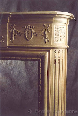 ORNAMENTSCHNITZER Patrick Damiaens: KAMINVERKLEIDUNG AUS HOLZ