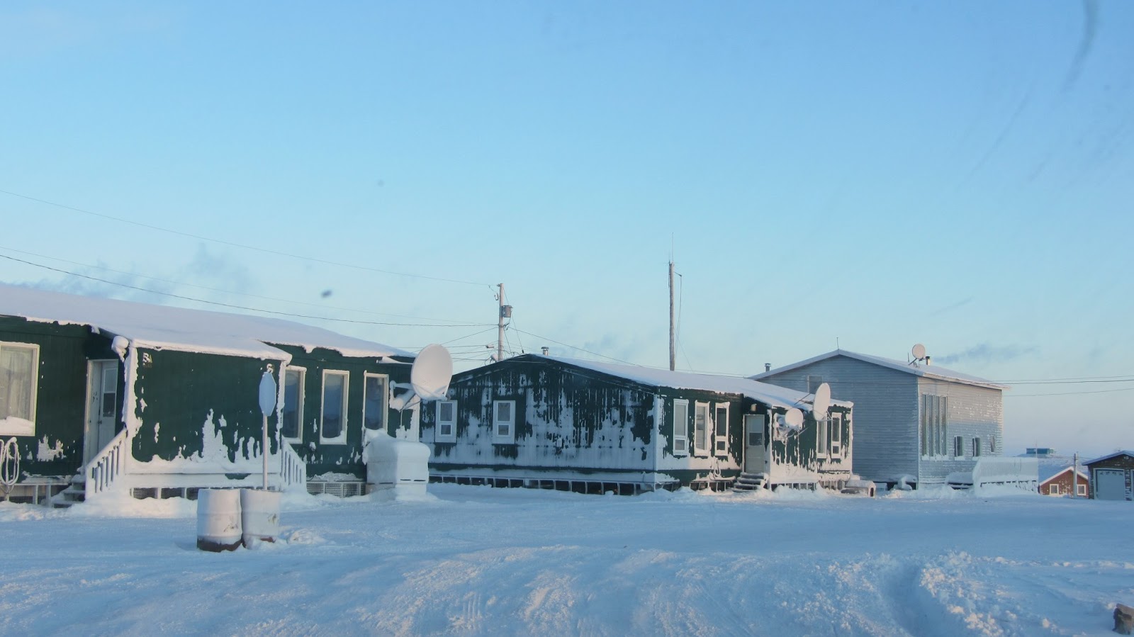 run, gloria, run! inside an Arctic home paradise cottage at the top