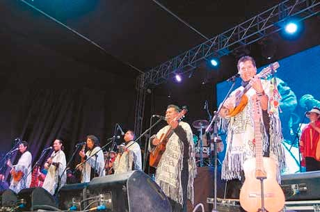Los Kjarkas en concierto para las madres en La Paz