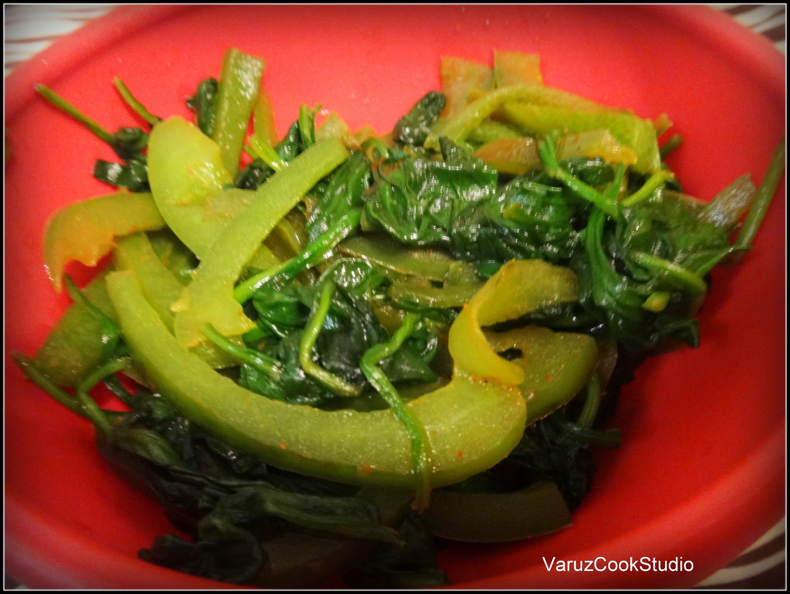VaruzCookStudio Green Bell Pepper Spinach Saute