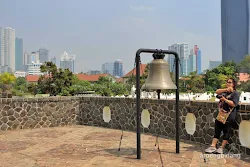 lonceng gereja simultan menteng pulo