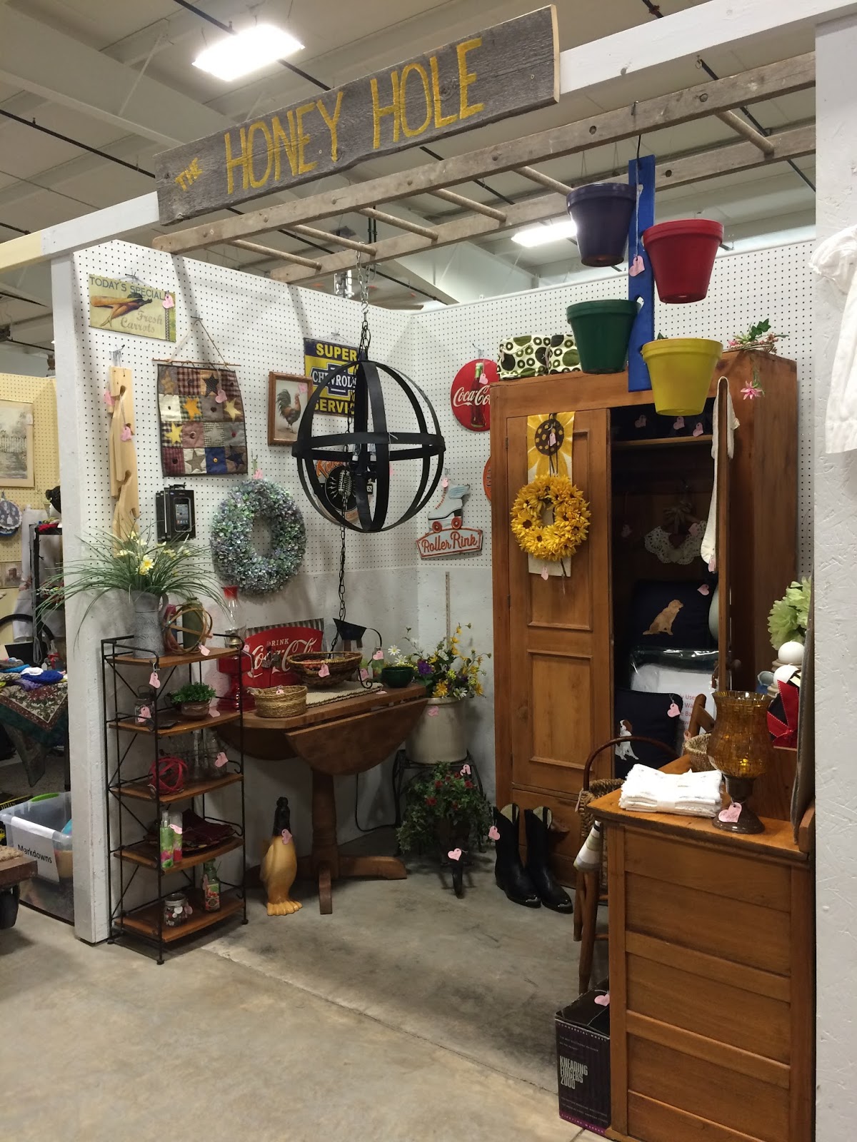 The Long Dirt Road Midway Antique Mall & Flea Market The Honey Hole!