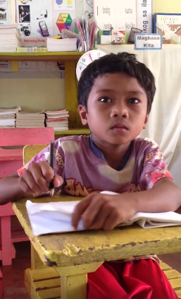 Poor Boy Eating Rice with Junk Food as 'ULAM' for Lunch Receives Help from Netizens Poor Boy Eating Rice with Junk Food as 'ULAM' for Lunch Receives Help from Netizens