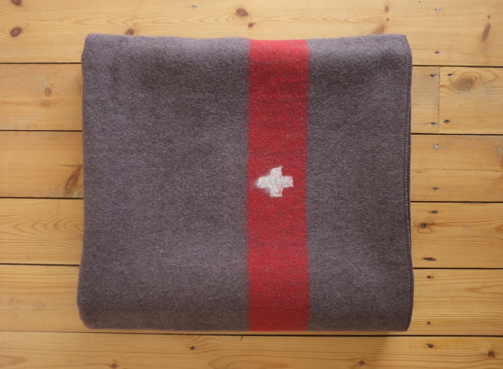 antikmodern the shop vintage Swiss Army blanket