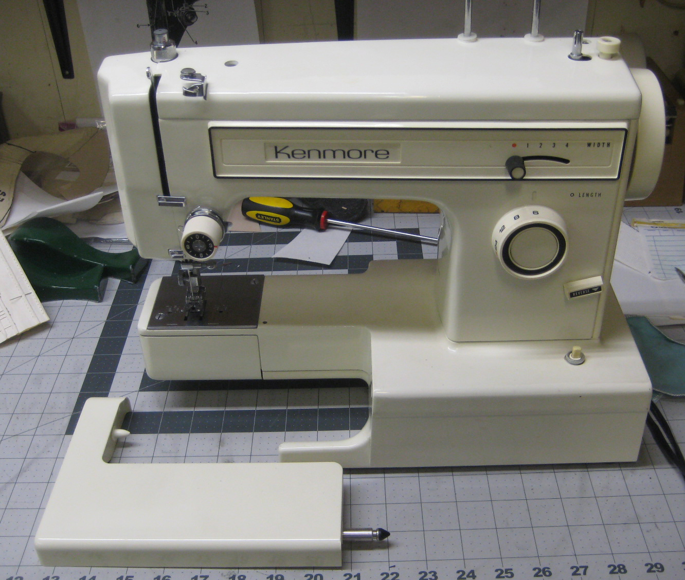 MI Vintage Sewing Machines Kenmore 385.1884180 (1980