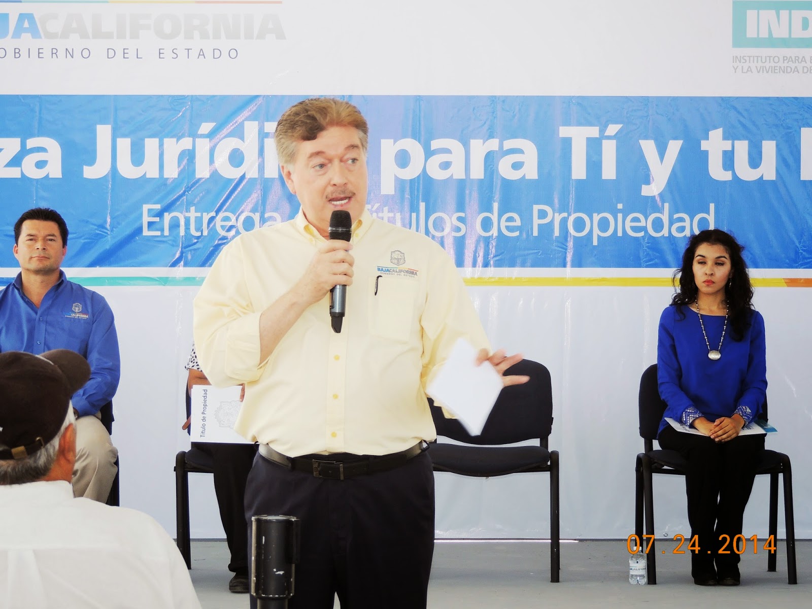 ¿Qué pasa BC? Francisco Vega de Lamadrid entrega títulos de vivienda