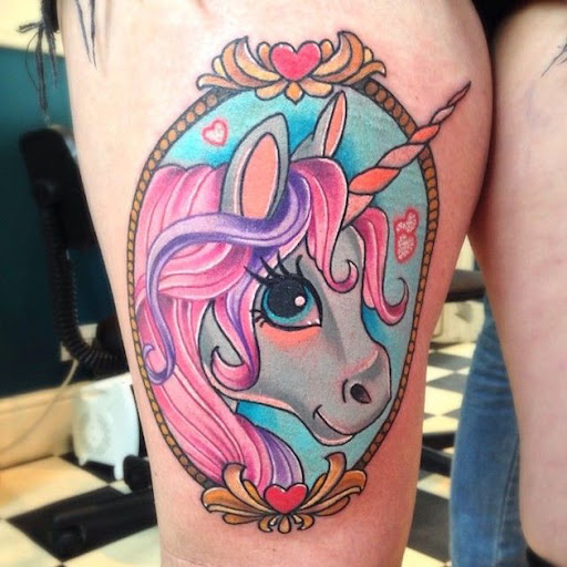 Este emoldurado tatuagem de unicórnio