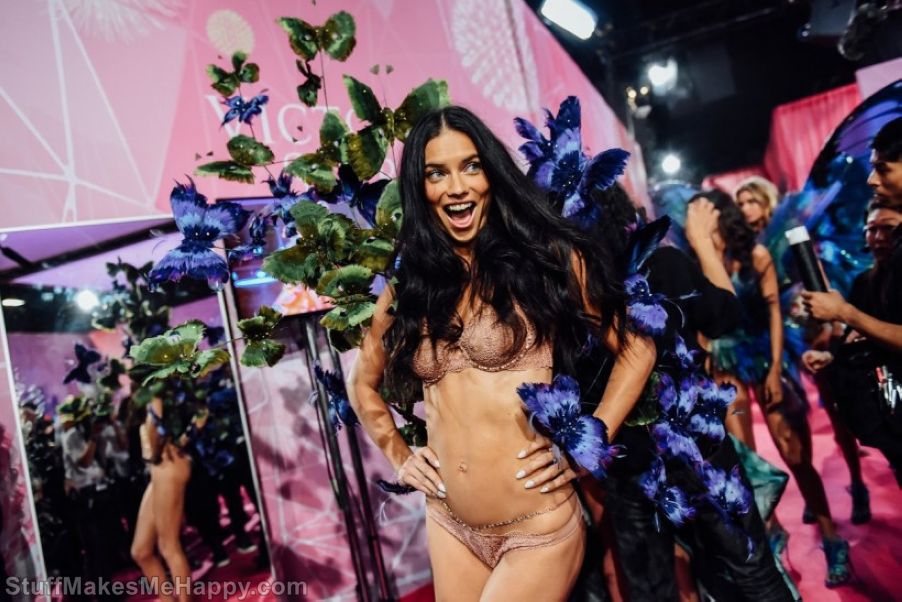 The Most Striking Pictures Behind The Scenes Of Victoria's Secret Fashion Show