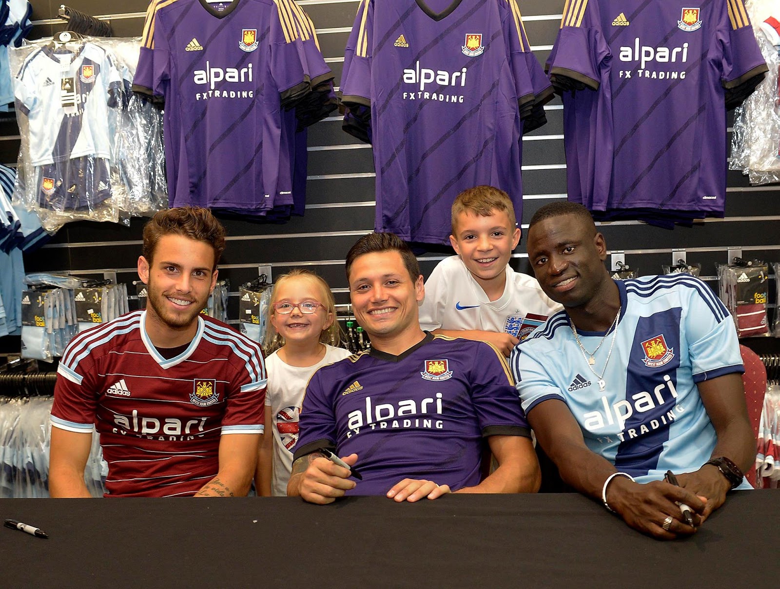 Neue West Ham United 14-15 Trikots - Nur Fussball