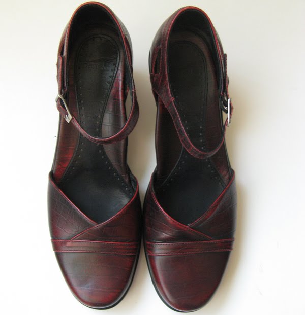 dansko heel shoes