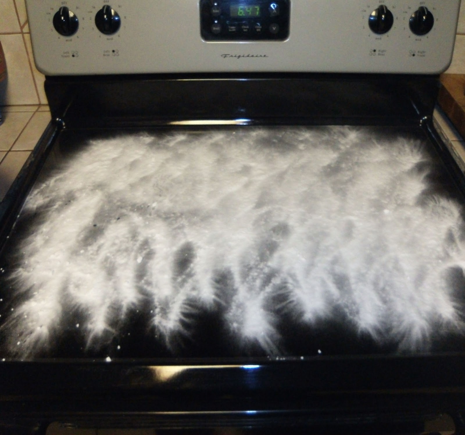 Pin Buster Cleaning a Glass Top Stove with Baking Soda BUSTED
