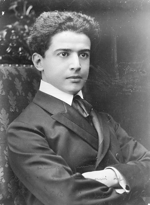 ESTO PASO 1882 NACIÓ Manuel M. Ponce, músico y compositor mexicano (f. 1948) ESTO PASO 1882 NACIÓ Manuel M. Ponce, músico y compositor mexicano (f. 1948)