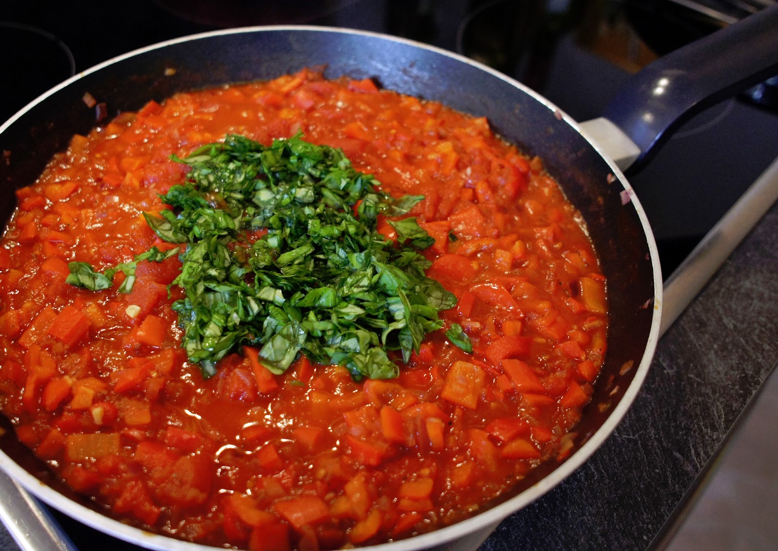 Kochkunst : Scampi auf Tomaten-Paprika Sugo