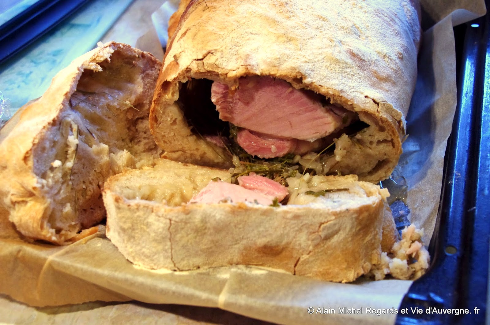 Jambon cuit au foin et croûte de pain. Jambon cuit au foin et croûte de pain.