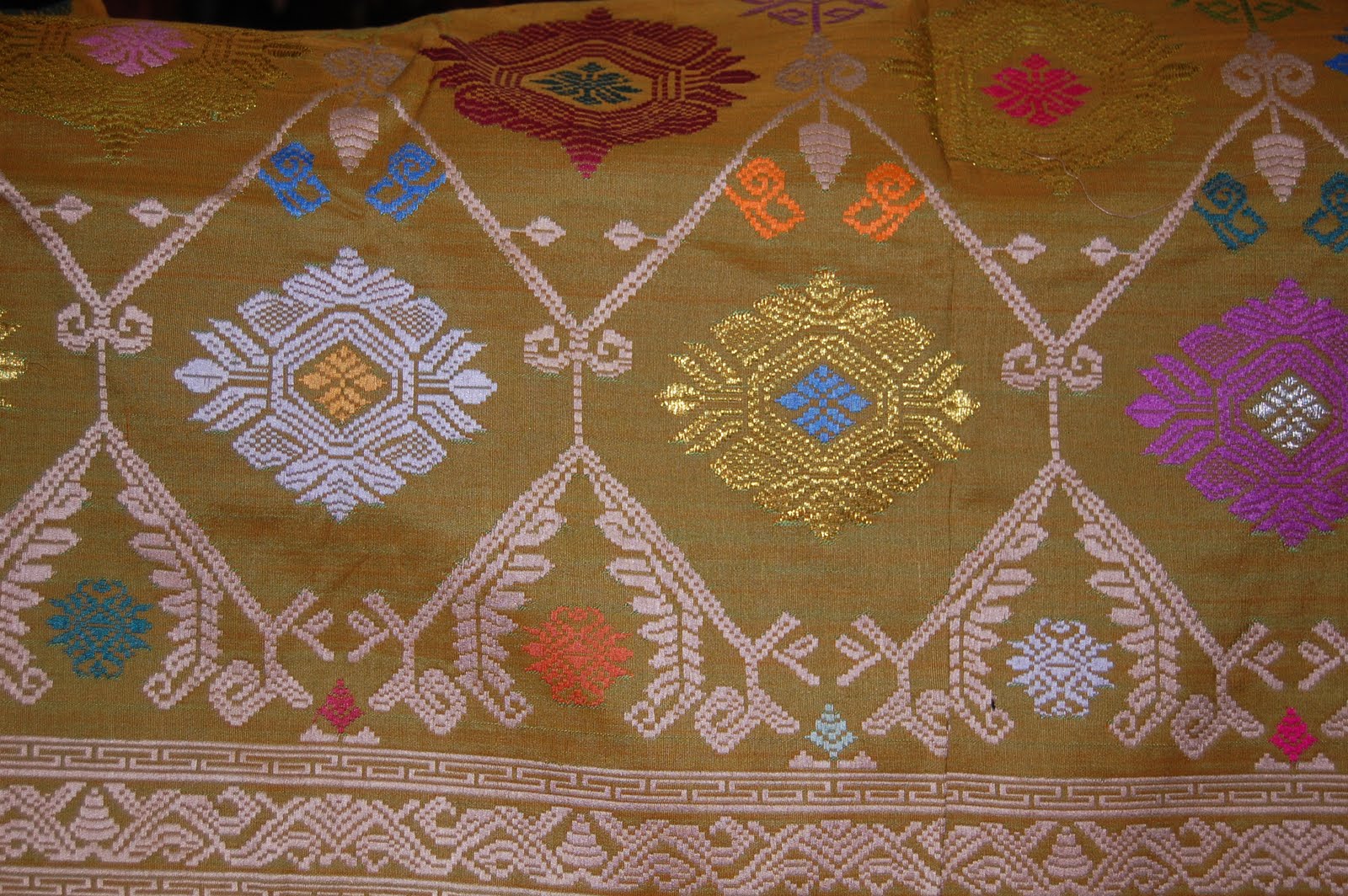 KAIN TENUN IKAT SUMBAWA kaintenun