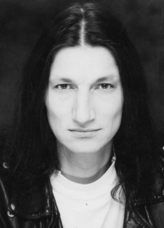 Pandemónium.: Cazadores de sombra. La película.