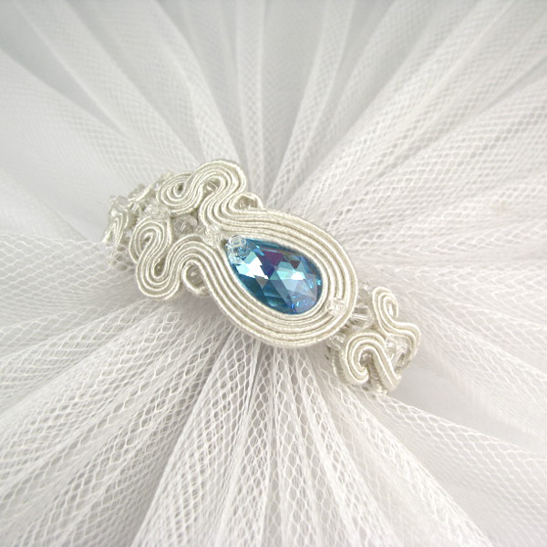 Bransoletka ślubna sutasz ivory z błękitnymi kryształami Swarovski.