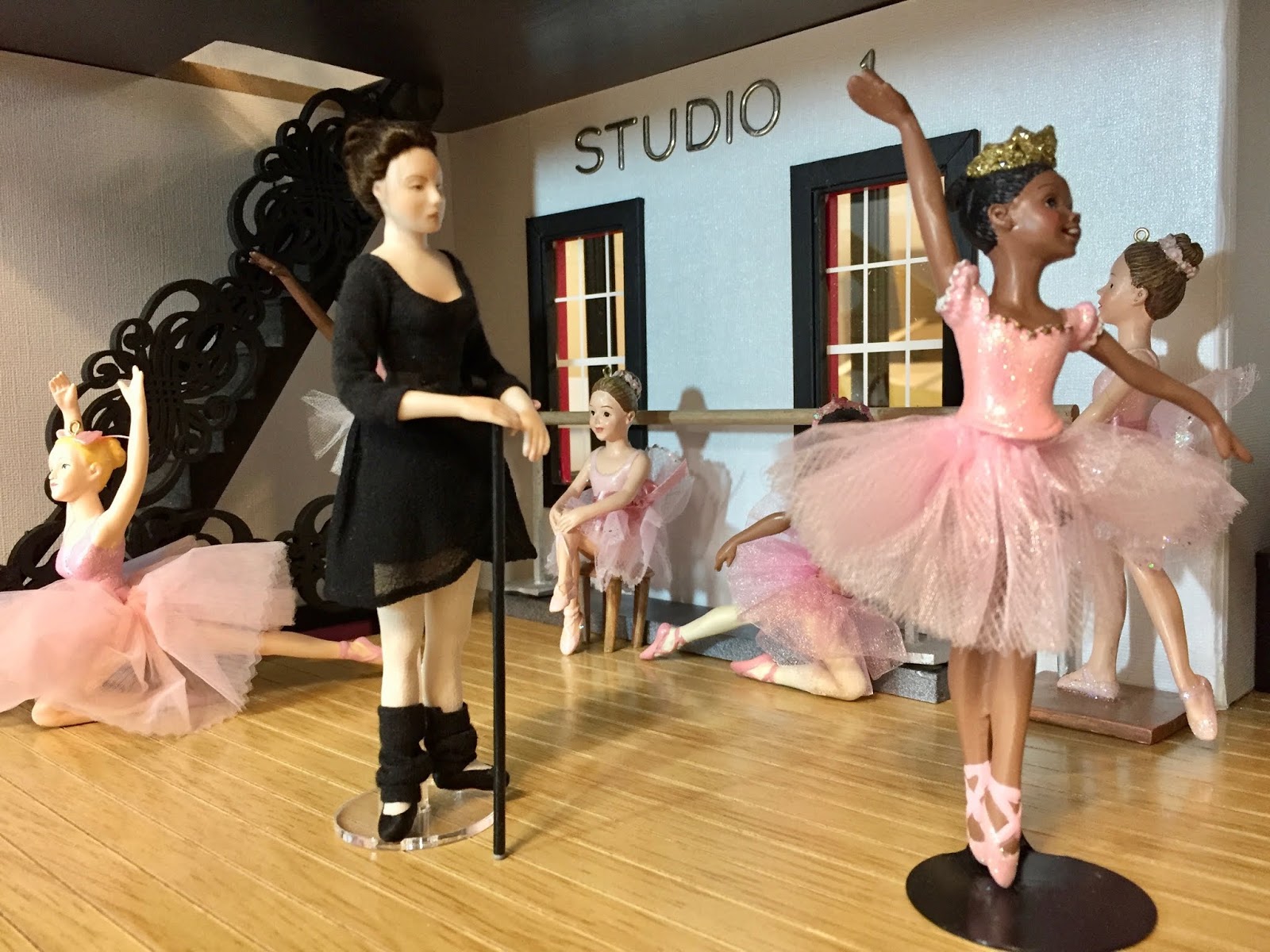 Jocelyn's Mountfield Dollhouse Dance Studio Dollhouse