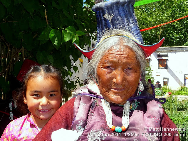 people, portrait, street portrait, double portrait, Leh, Ladakh, Northern India, old Ladakhi woman, traditional Ladakhi hat, traditional Ladakhi costume, silk apron, goncha, Facing the World, © Matt Hahnewald