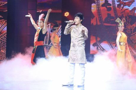 Tran Thanh - Hari Won - Viet Trinh me met voi