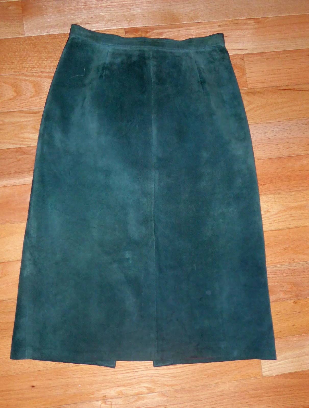 Refashion Co-op: Too tight suede skirt to Right fit skirt