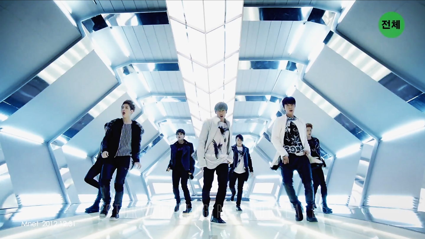 Break m. Super junior m break down. шивон из super junior фансервис. Super junior fansign. обложка im broken pantera.