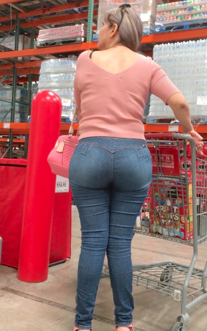 Elegant And Classy Mature Showing Amazing Ass In Jeans