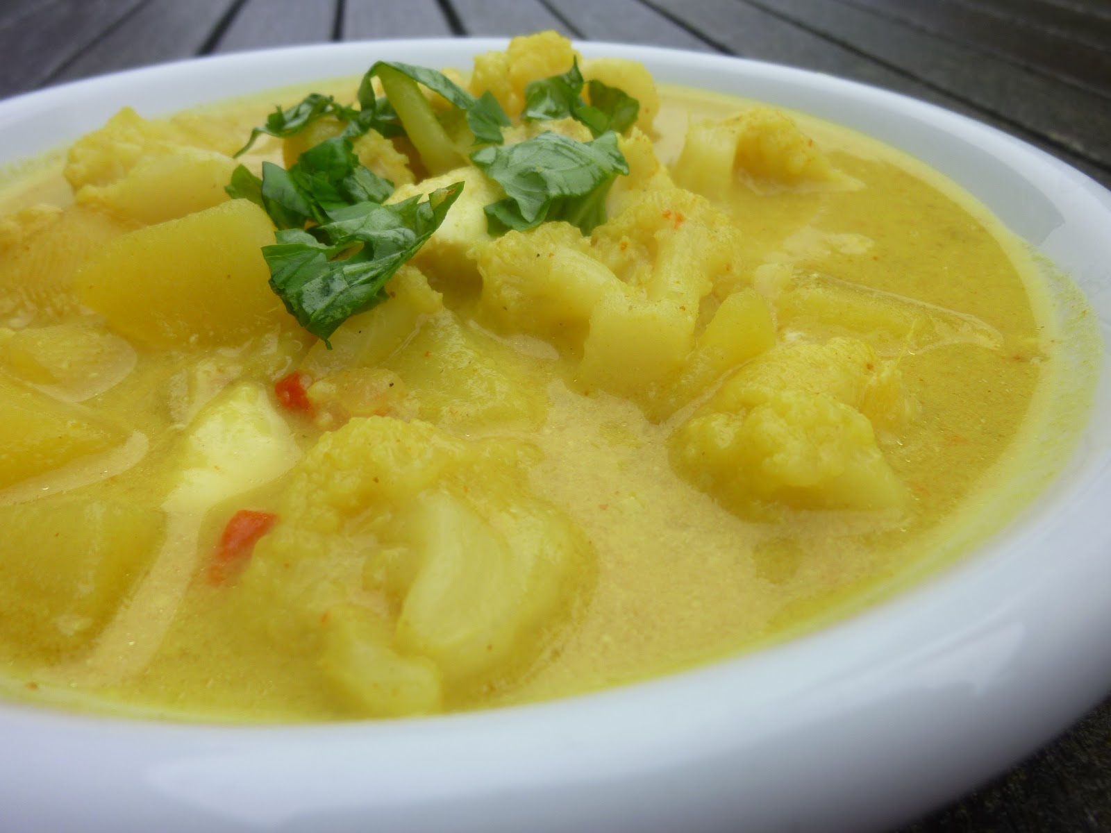 Kartoffel-Blumenkohl-Curry mit Fisch