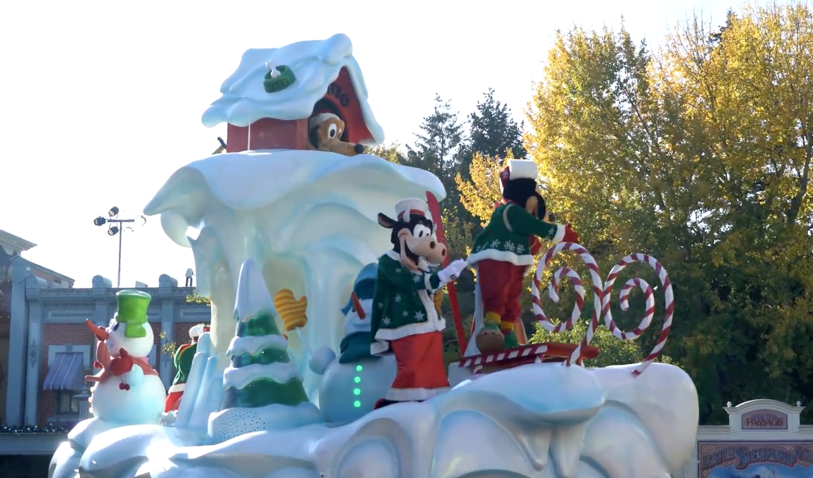 4K] Disney's Christmas Parade 2019 - La Parade de Noël Disney - Disneyland  Paris 