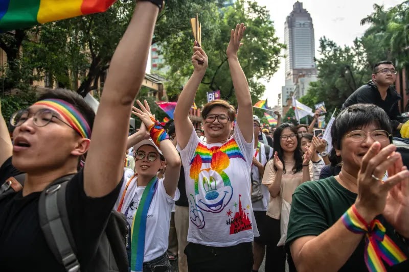 24 Powerful Images From The First Day Of Marriage Equality In Taiwan 24 Powerful Images From The First Day Of Marriage Equality In Taiwan