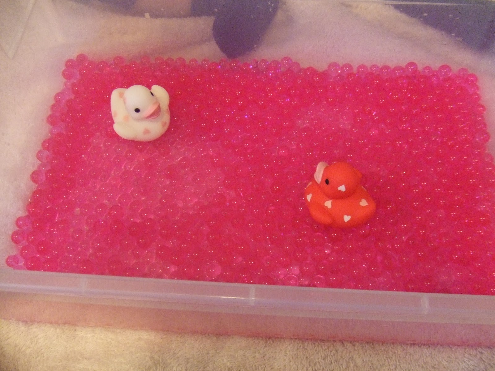 Cachey Mama's World of Learning Bubblegum Scented Water Bead Play