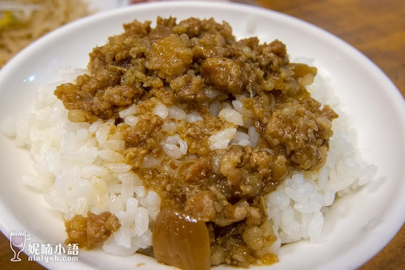 【台南美食】蔡三毛蔡家豬血湯。對抗不景氣的銅板美食 【台南美食】蔡三毛蔡家豬血湯。對抗不景氣的銅板美食
