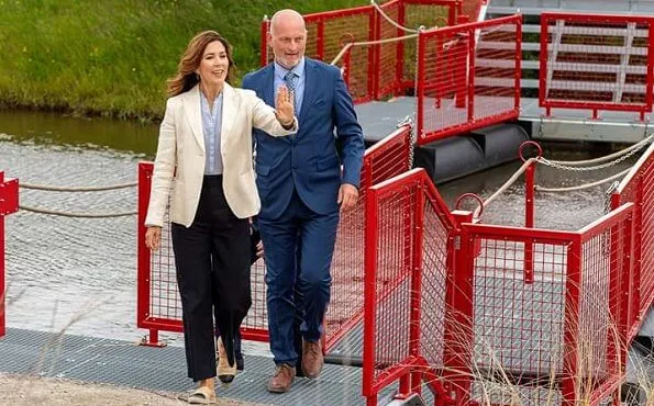 Crown Princess Mary wore Chanel black and cream espadrilles flats. Princess wore an ivory blazer and navy trousers