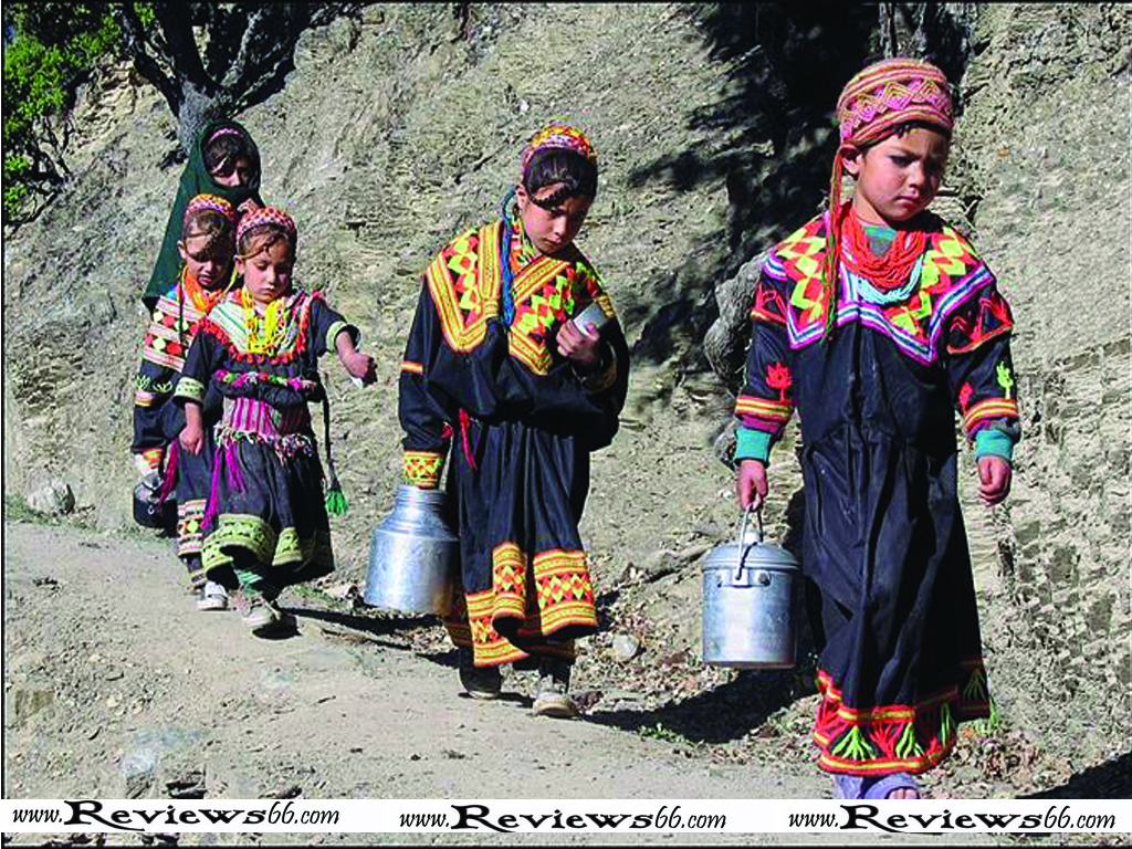 Пакистан племя хунзах. Племя Хунза Пакистан. Долина Хунза Пакистан. Пакистан Долина калаши. Жители Долины Хунза.