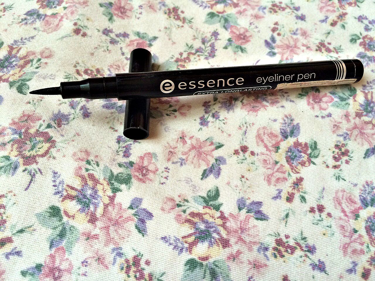 BeautiholiC Essence eyeliner
