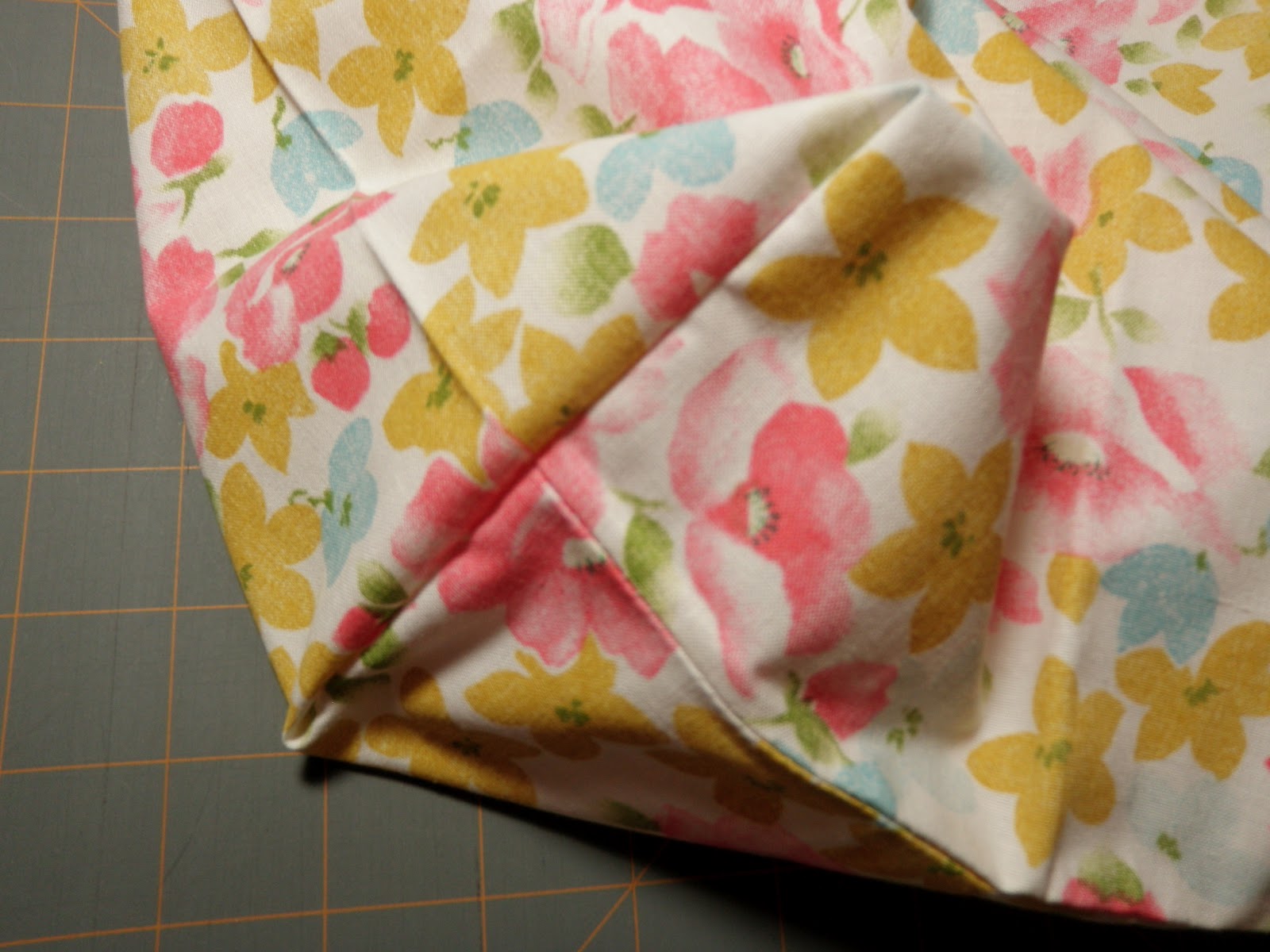 Sew Recycle Love Finally...bag from a pillowcase "pattern"