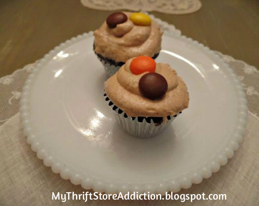 Chocolate peanut butter cupcakes